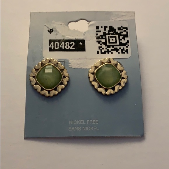 Stud Classic Earrings - Picture 5 of 5